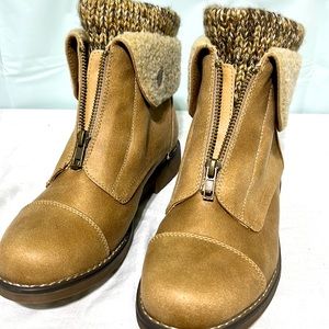 Cliffs by White Mountain boots. Suede and wool fabric. Size 8W